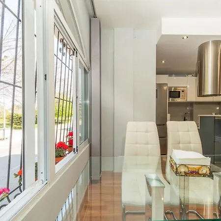 Apartment Bright + Pool