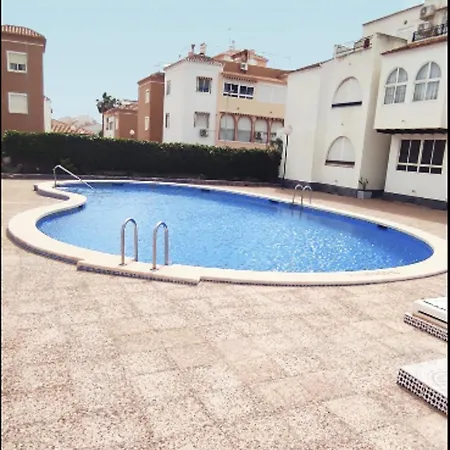 Bright + Pool Apartment *